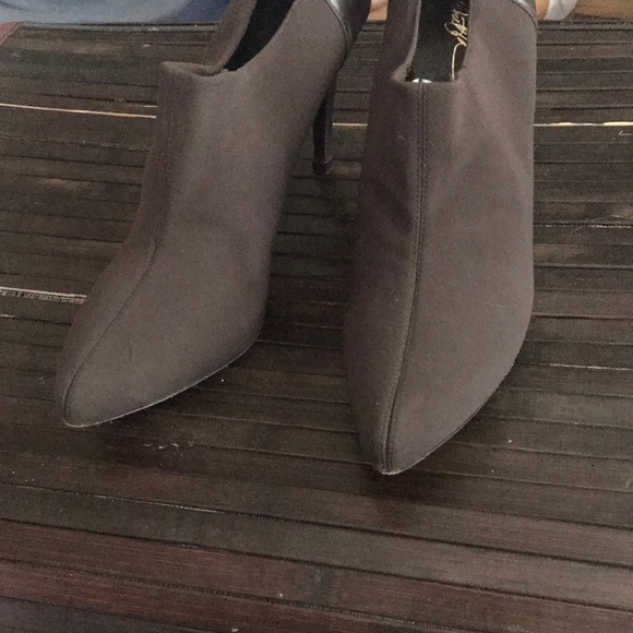 🚨B2G1 DONALD J PLINER Brown Ankle Bootie Heels - Picture 4 of 12